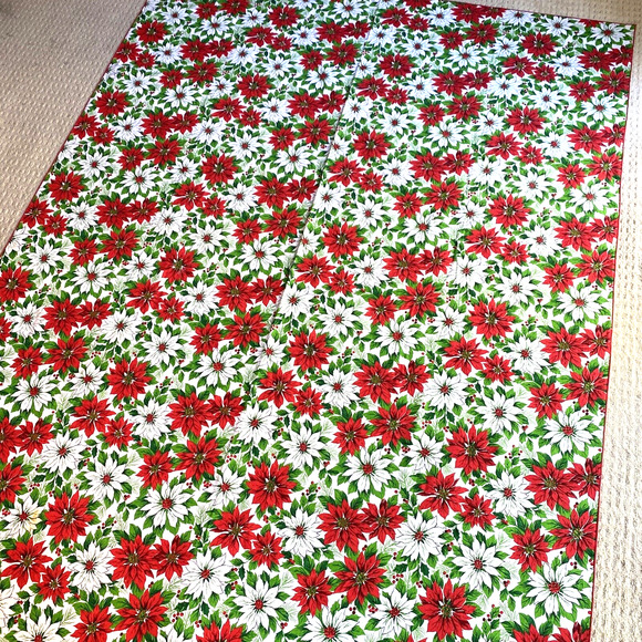 Christmas Tablecloth 1980’s Lightweight Cotton Blend Poinsettias Red Green White - Picture 9 of 10